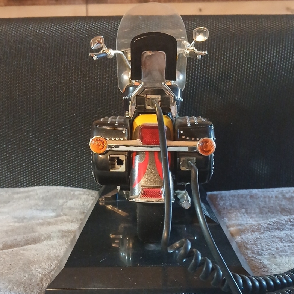 Harley-Davidson Black and Silver Motorcycle Telephone with Flame Accents - Picture 5 of 5